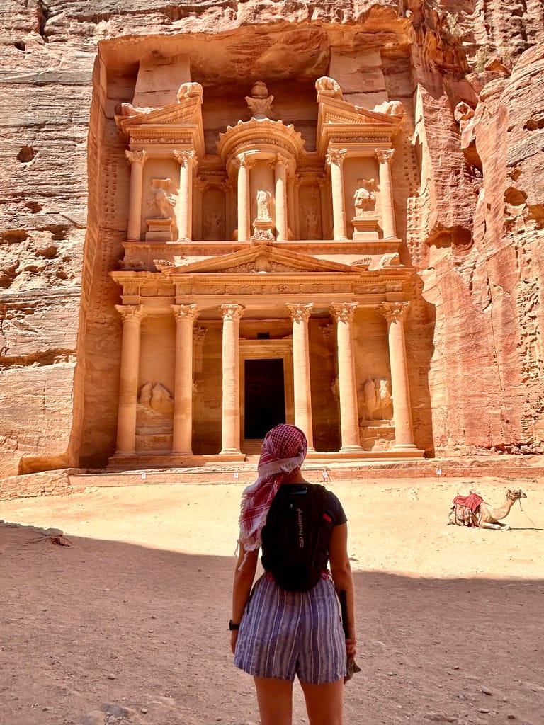 I wondered what to wear for Petra Jordan, but found a linnen short with a noral shirt to be perfect.