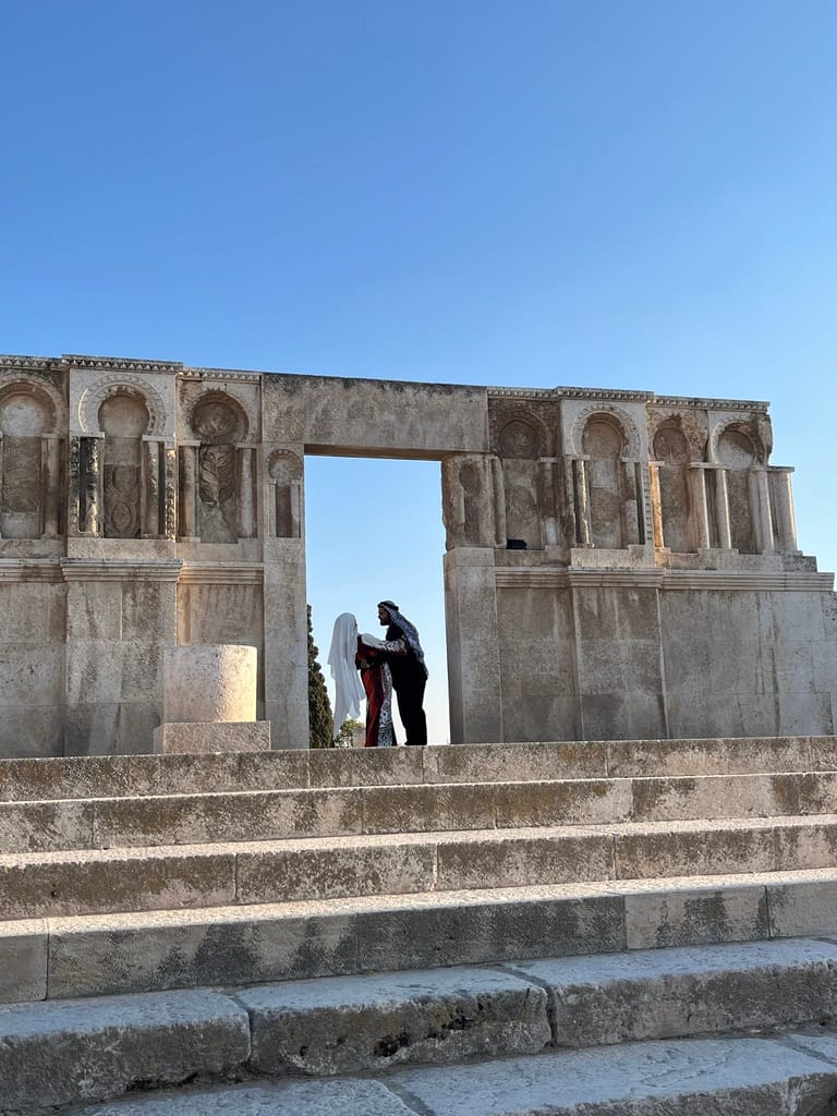 On this Jordan itinerary you'll encounter a lot of culture, like this Jordanian couple in traditional clothes.