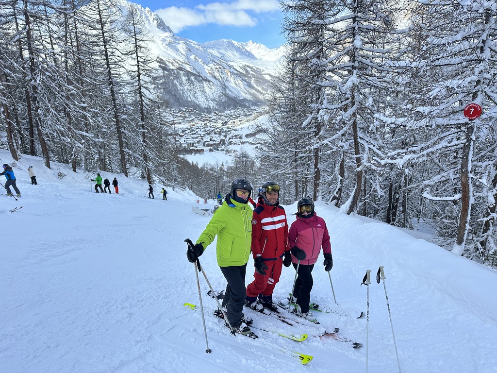 In my Ski trip packing list I show you all the gear and ski clothes you'll need and how to choose them.